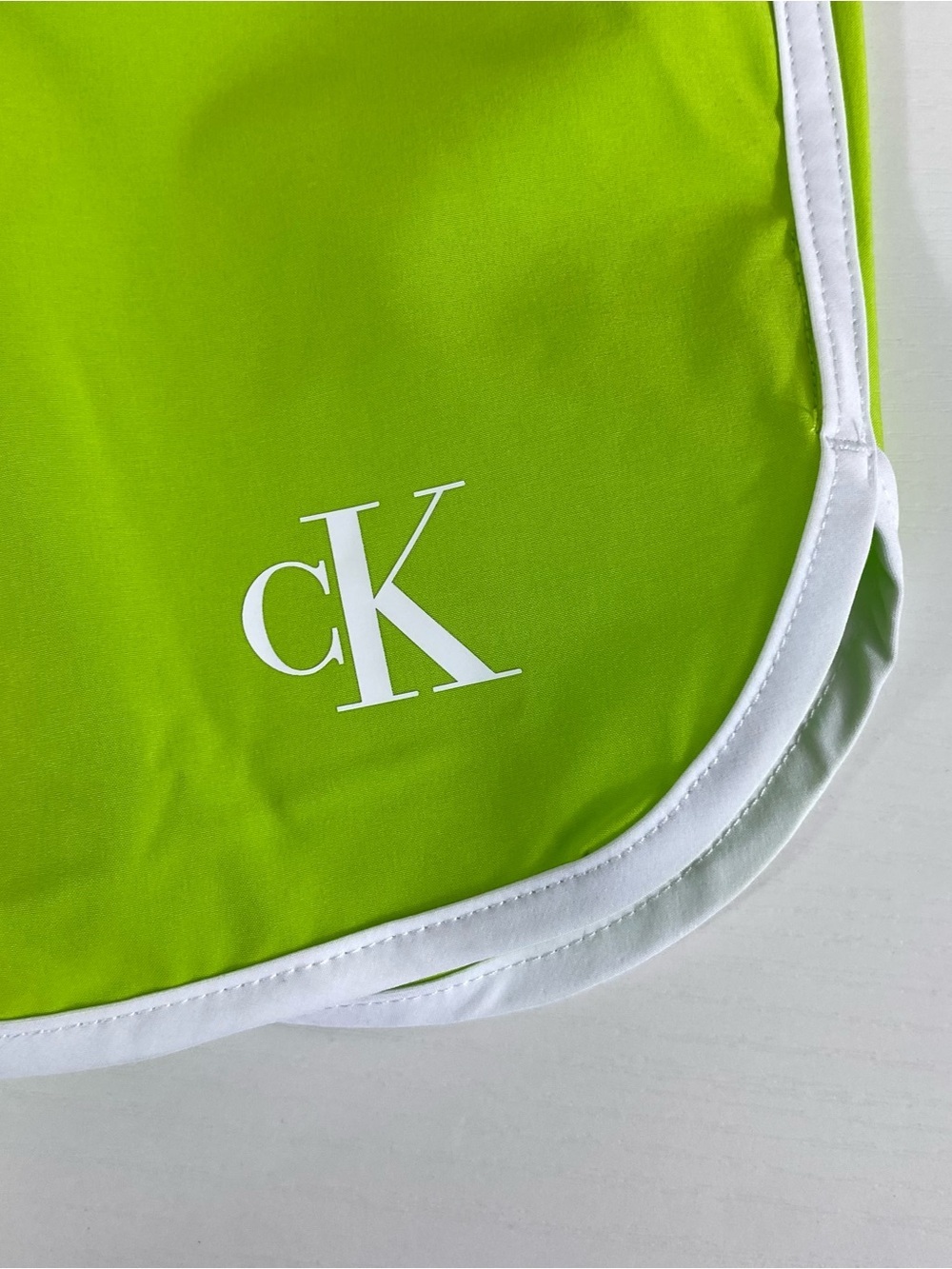 Calvin Klein Mens Trunks Shorts Size XL Swimwear Neon Green UPF 40 Lined NWT - Picture 11 of 15